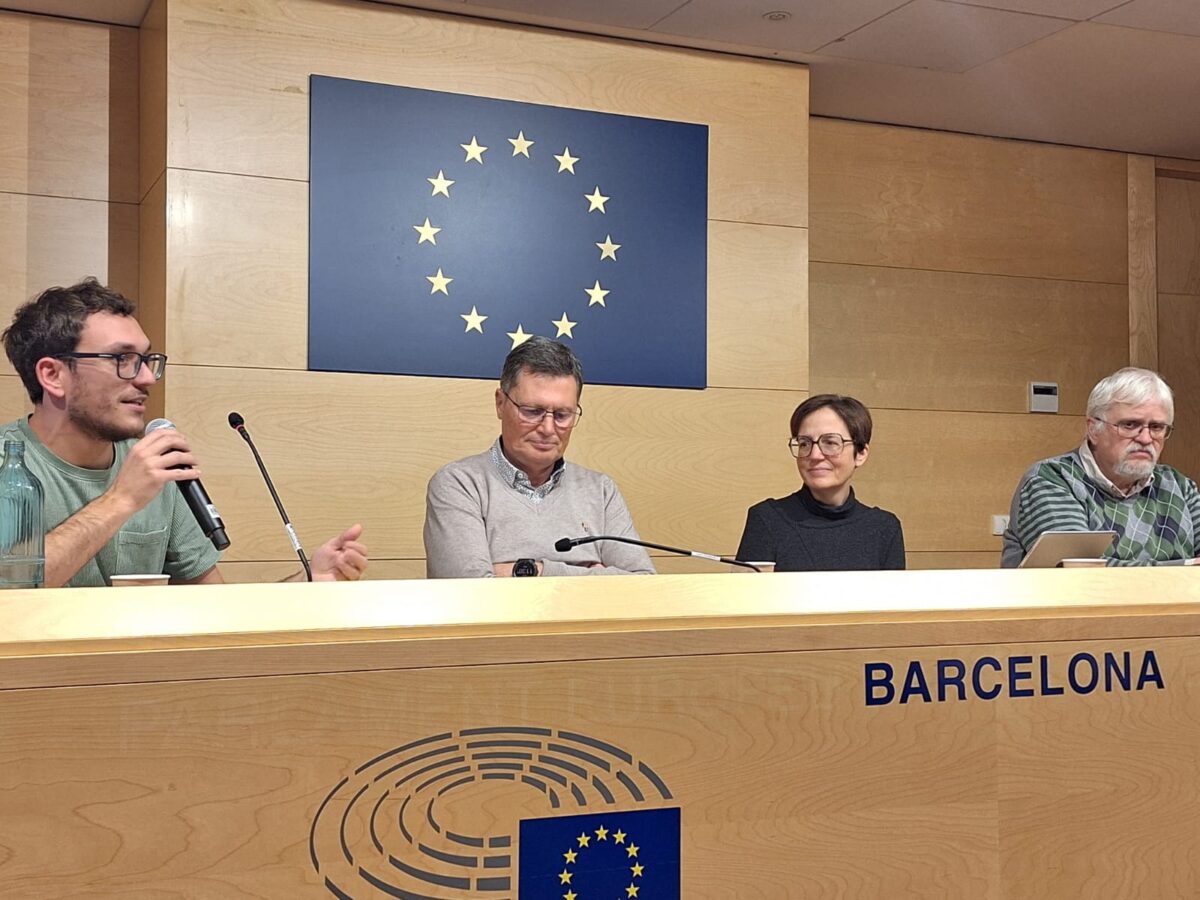 D'esquerra a dreta: Marc Masip, editor en cap de Verificat; Frederic Flaquer, voluntari de SUM; Mireia Fernández-Ardèvol, docent a la UOC; Quico Ràfols, president del Sindicat de Periodistes